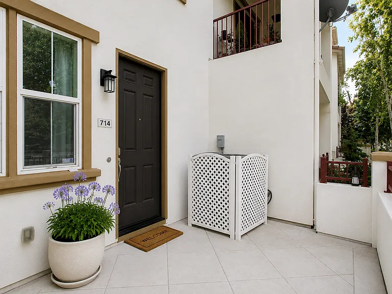 714 N Capitol Ave — Photo 18