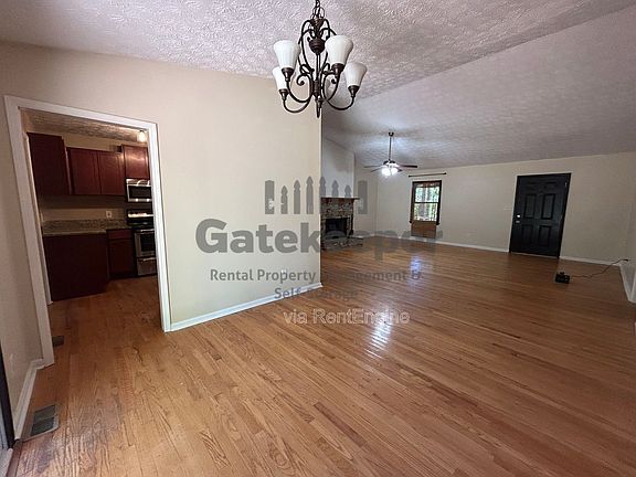 5th image of 468 Davis Rd