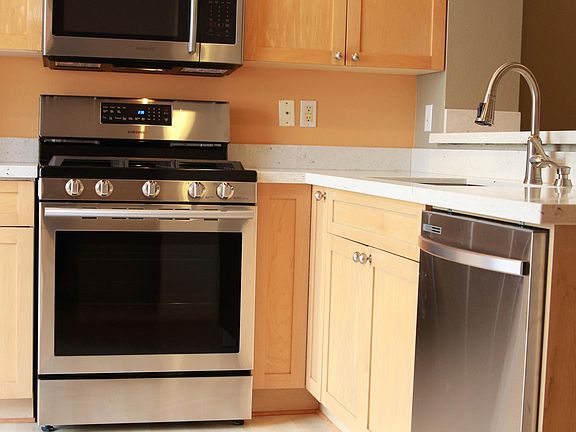 Kitchen with All New Appliances & Quartz Countertops