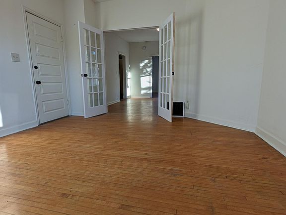 3rd image of 695 24th Ave NE #1
