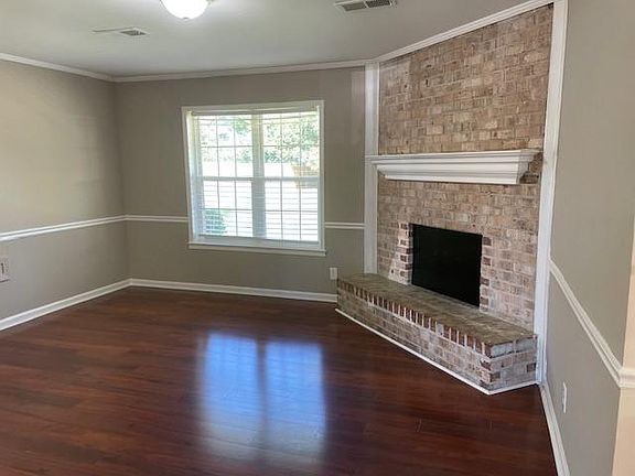 3rd image of 5830 Darien Dr