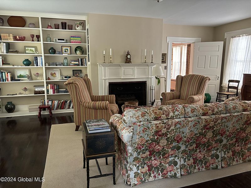 4th image of 113 S William Street