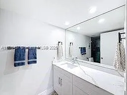350 Grapetree Dr #405 — Photo 26