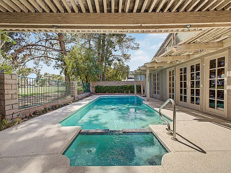 3172 Bel Air Dr — Photo 36