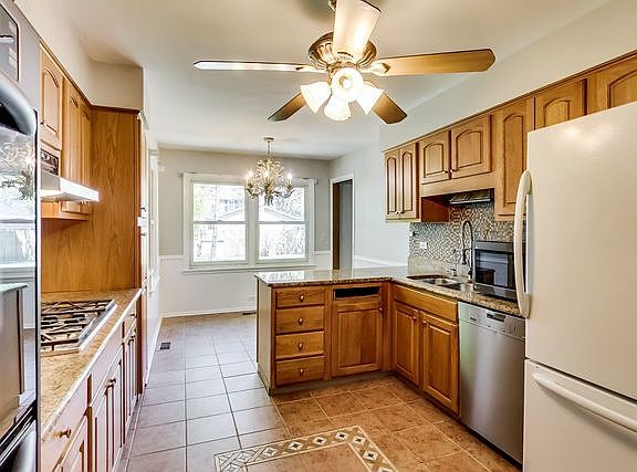 4th image of 2236 Elmwood Ave
