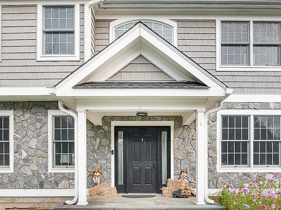 4th image of 8 Dunnings Dr