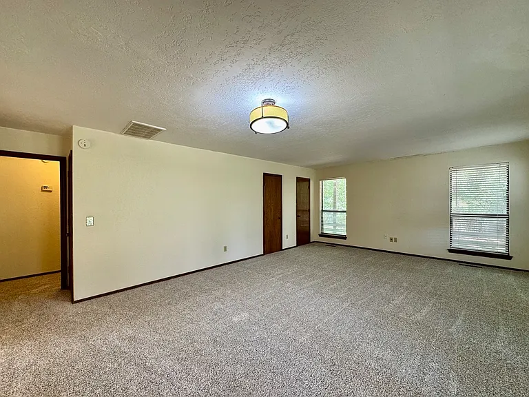 428 Sundance Ln — Photo 33