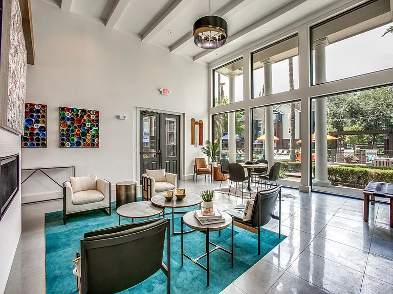 Aventura on Briar Forest — Photo 31