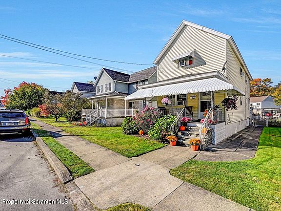2nd image of 631 Ash St