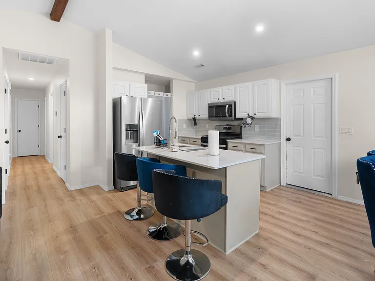 1138 S Sherman Ave — Photo 3