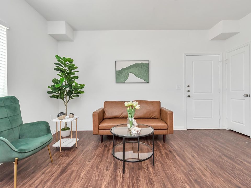 1st image of 1124 W Avenue O