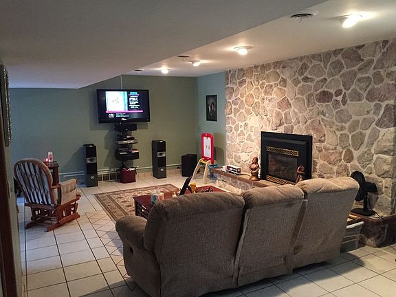 2nd image of 405 Chestnut Heights Dr