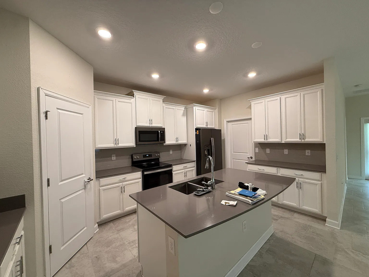 4 bed, 2077 sqft, $2,295 — Photo 2