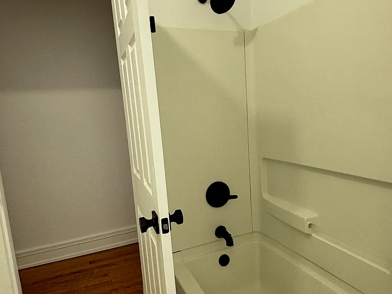 2nd Fl - Hallway Bath 2