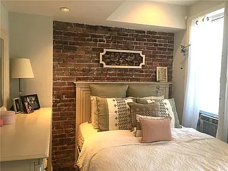 Rented by R New York