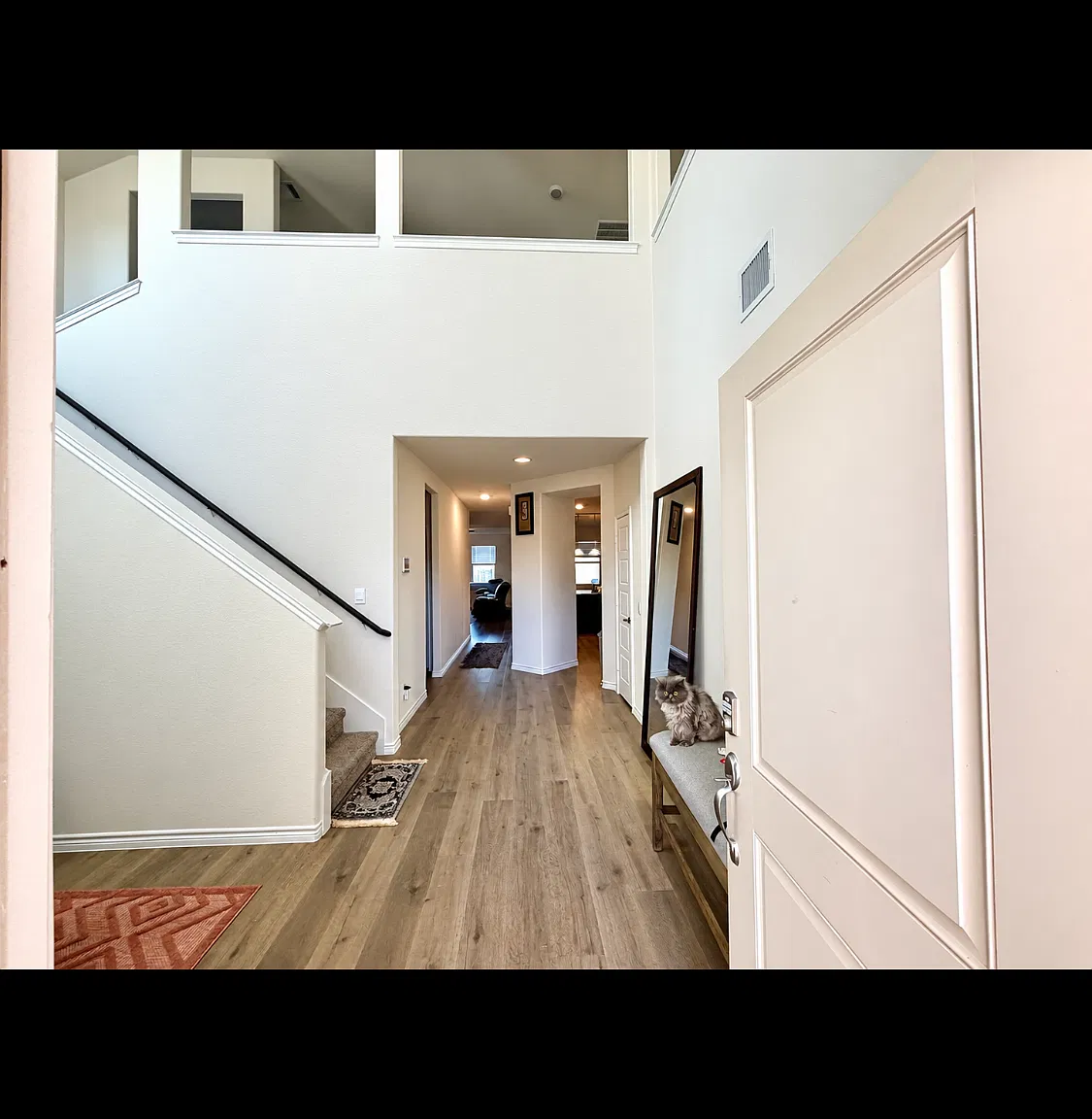4 bed, 2511 sqft, $3,400 — Photo 2
