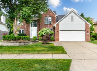 878 Dakota, Rochester Hills, MI 48307