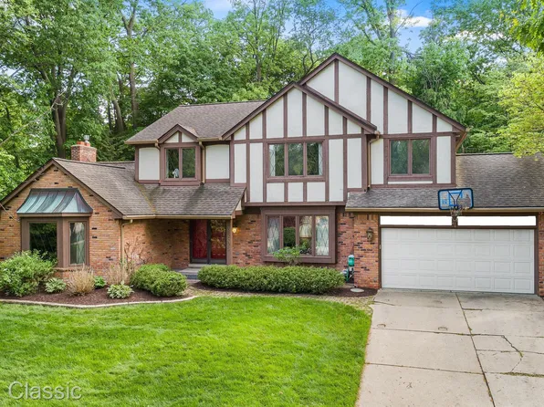38605 Deerwood Ct, Northville, MI 48167