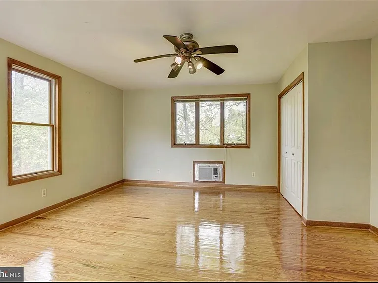 612 W Joppa Rd — Photo 15