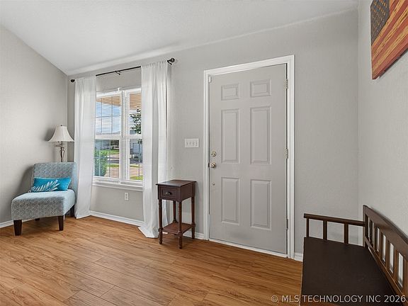 3rd image of 2931 Rodeo Dr