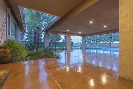 4th image of 3835 E Noble Avenue