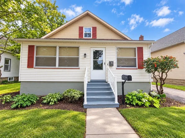 302 Fitzhugh St, Bay City, MI 48708