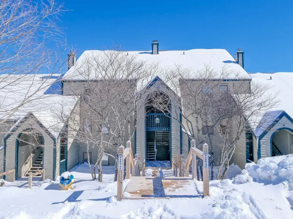 35 White Loop #B101, Ludlow, VT 05149