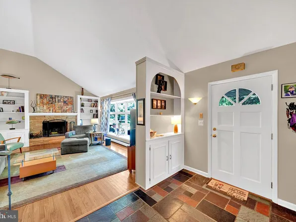 12 Forrest Blend Dr, Titusville, NJ 08560