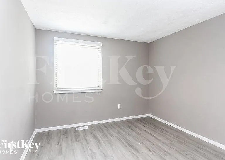910 Woodlark Dr — Photo 9