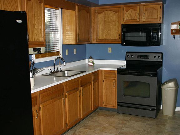 2nd image of 52 Elm Ave E