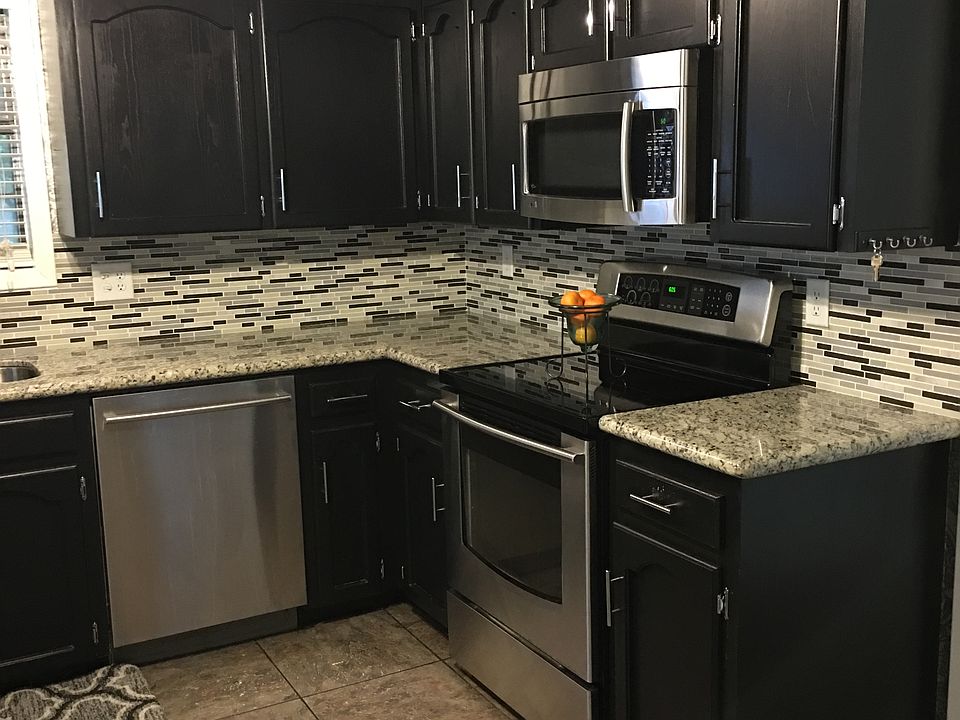 1st image of 120 Vivian Dr
