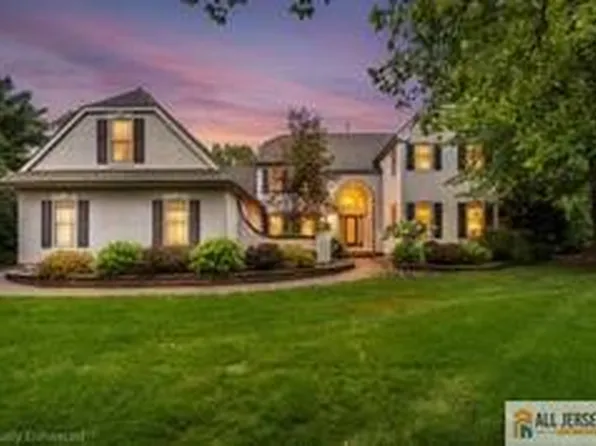 1 Woodland Dr, Cranbury, NJ 08512