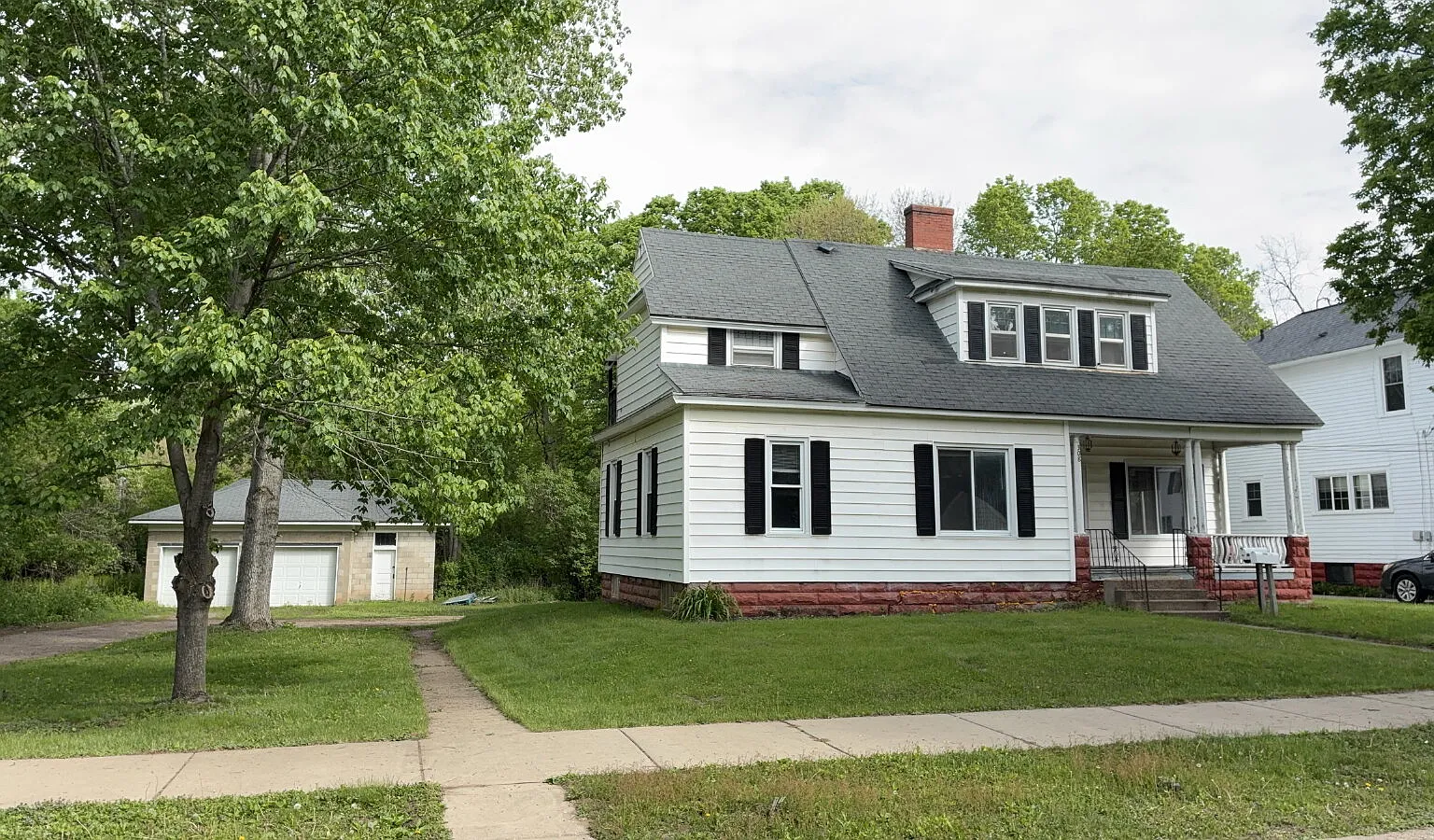 3 bed, 1.0 bath, $485 — Photo 2