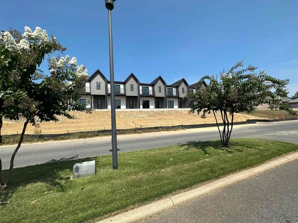 225 Country Club Pkwy #42, Maumelle, AR 72113