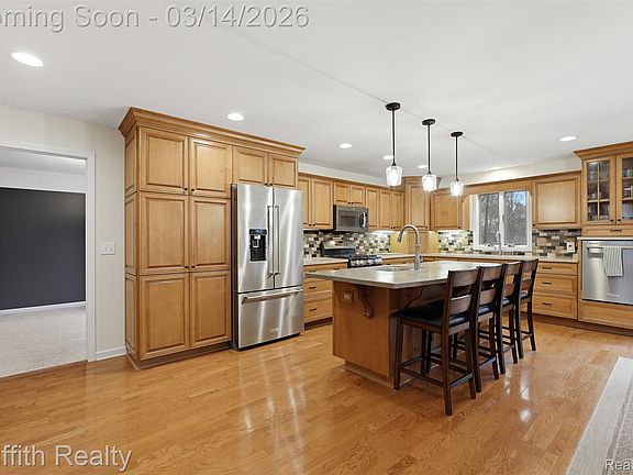 4th image of 1172 Buckingham Rd