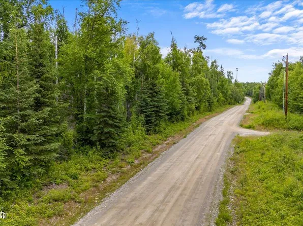 6378 S Hemlock Dr, Wasilla, AK 99623