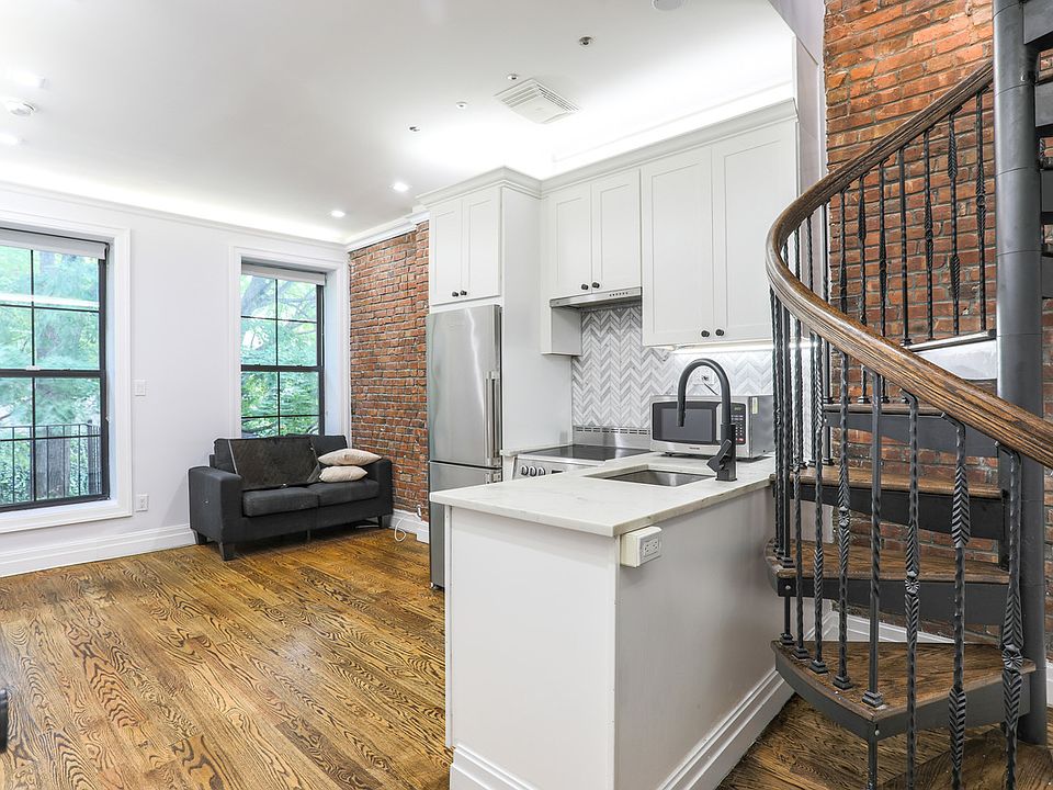 1st image of 43 Columbia Pl #302