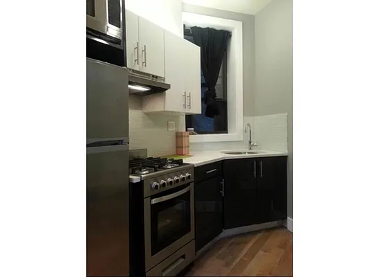 Rented by Realty Advisors Group | media 30