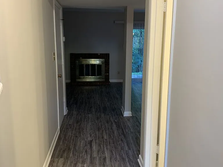 225 Village Ln #D — Photo 2