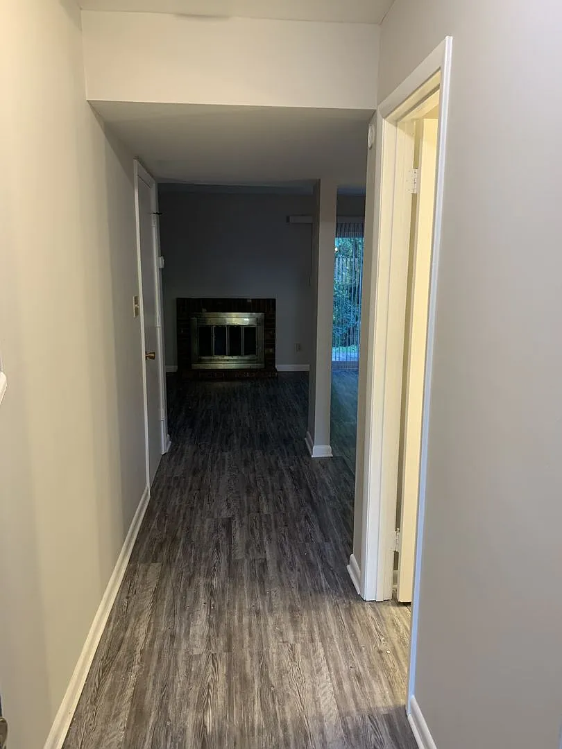 Building Photo - 225 Village Ln #D