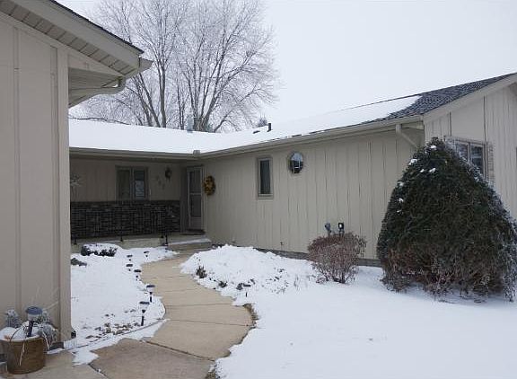 2nd image of 965 Crestview Ln