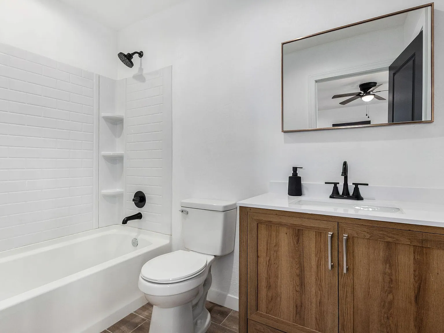 4 bed, 2.0 bath, 1712 sqft, $1,434 — Photo 2