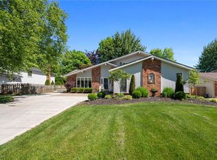 201 Melbourne Dr, Brunswick, OH 44212