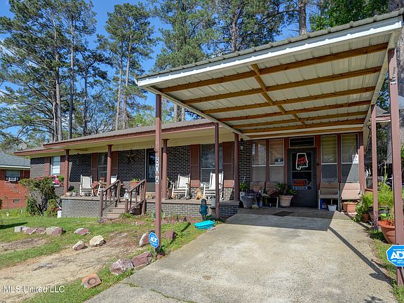 2nd image of 806 64th Ave