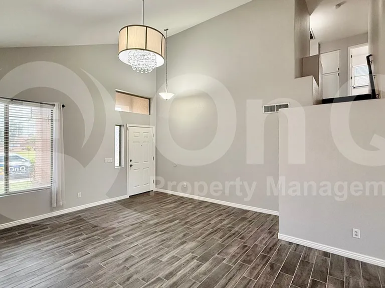 3610 N 106th Ave — Photo 8
