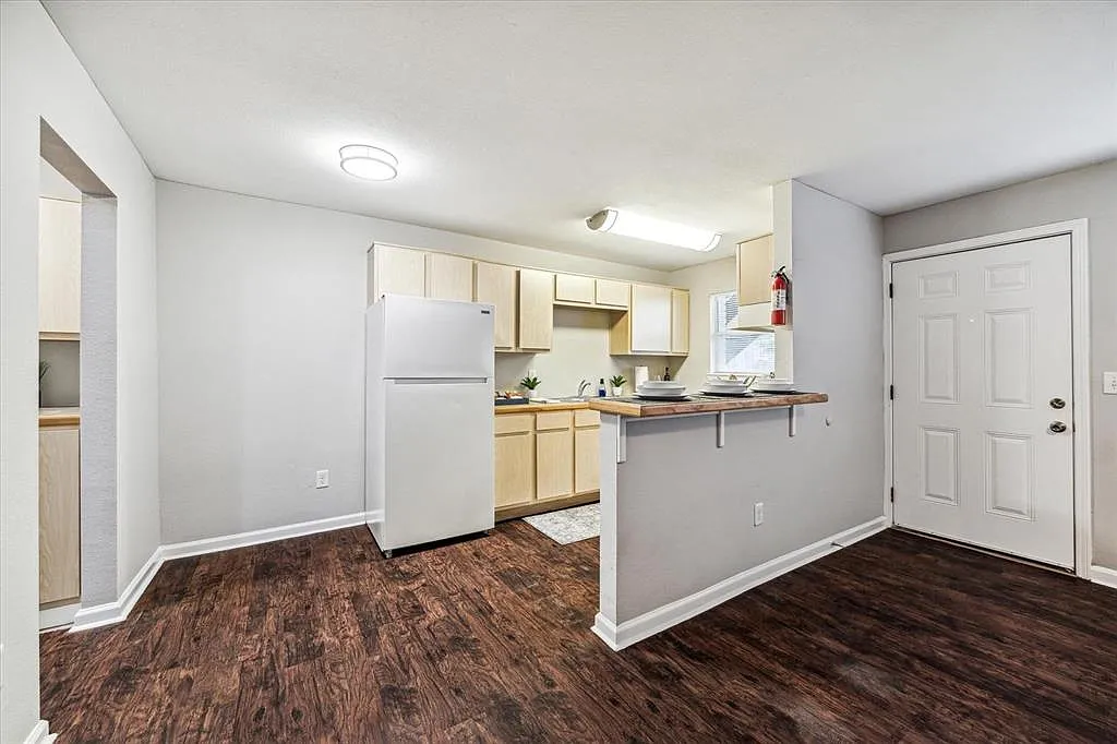 1 bed, 1.0 bath, 300 sqft, $950 — Photo 4
