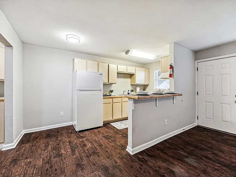 1225 W 25th St #9 — Photo 4