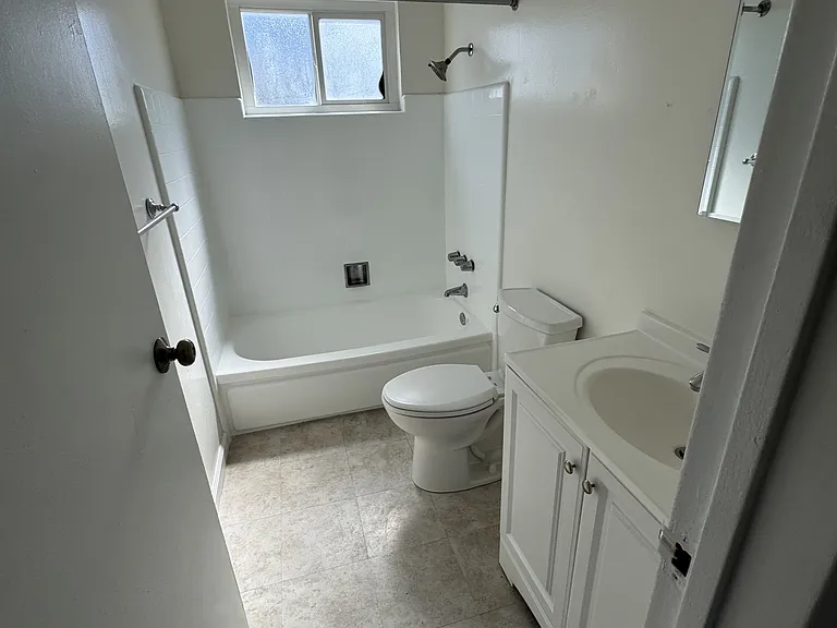 1359 Lewis St #3 — Photo 10