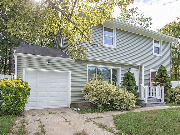 4th image of 17 Marsha Ln