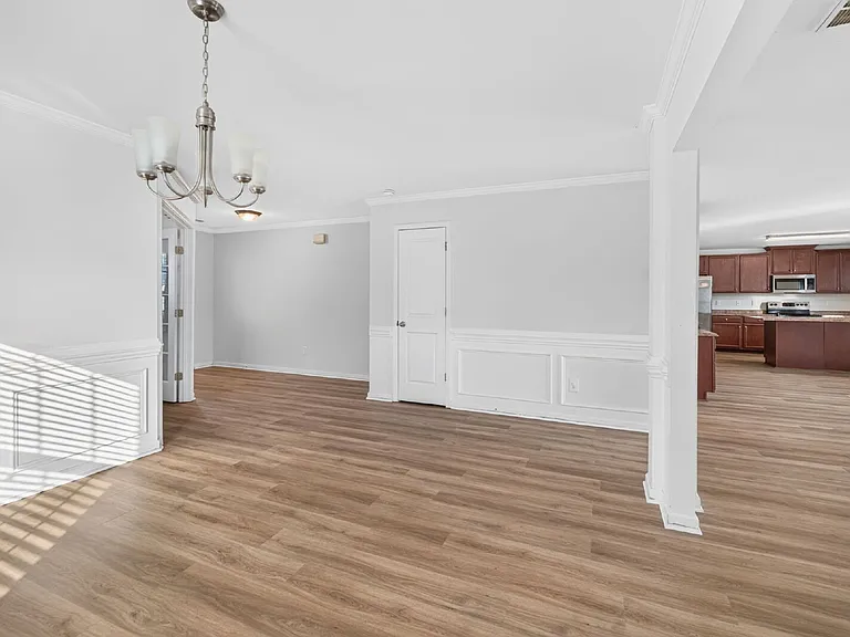 2472 Melfield Dr — Photo 35
